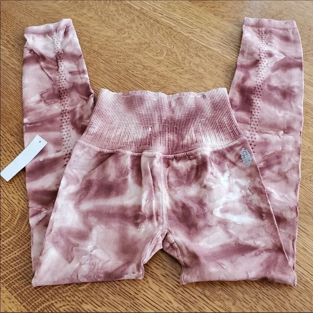 Free People Movement Good Karma tie-dye leggings - Picture 9 of 15